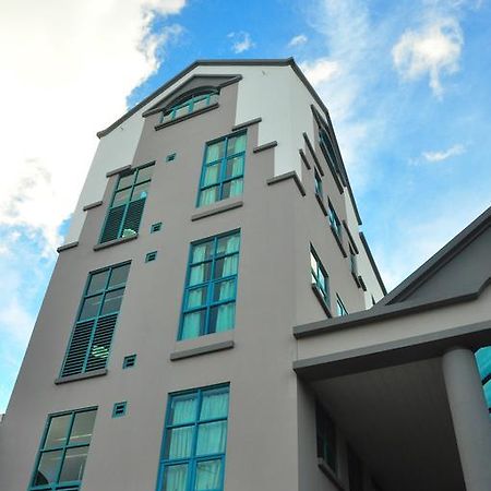 Tat Place Hotel Kuala Belait Eksteriør billede
